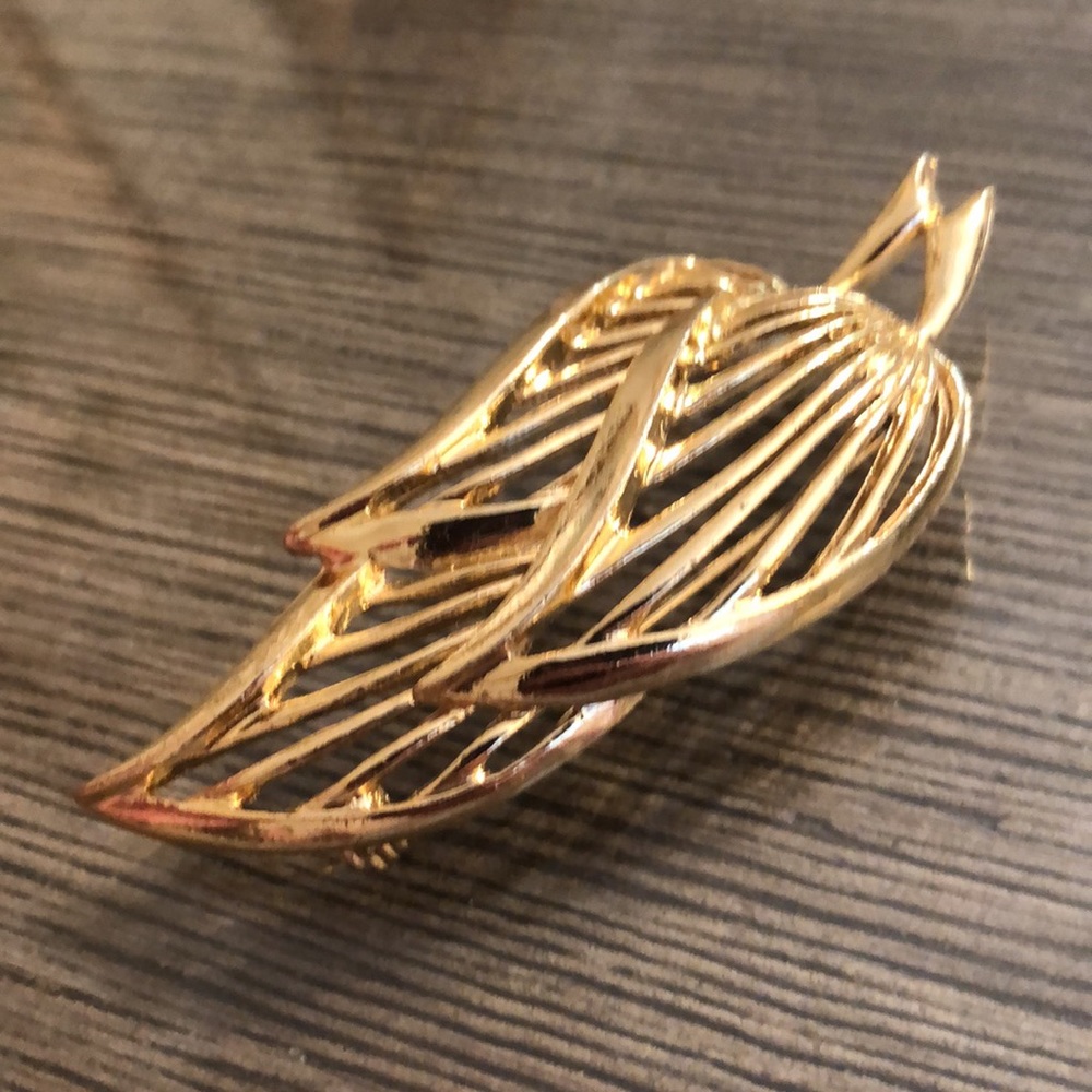 Vintage Goldtone Leaf Cluster Pin - Picture 4 of 14